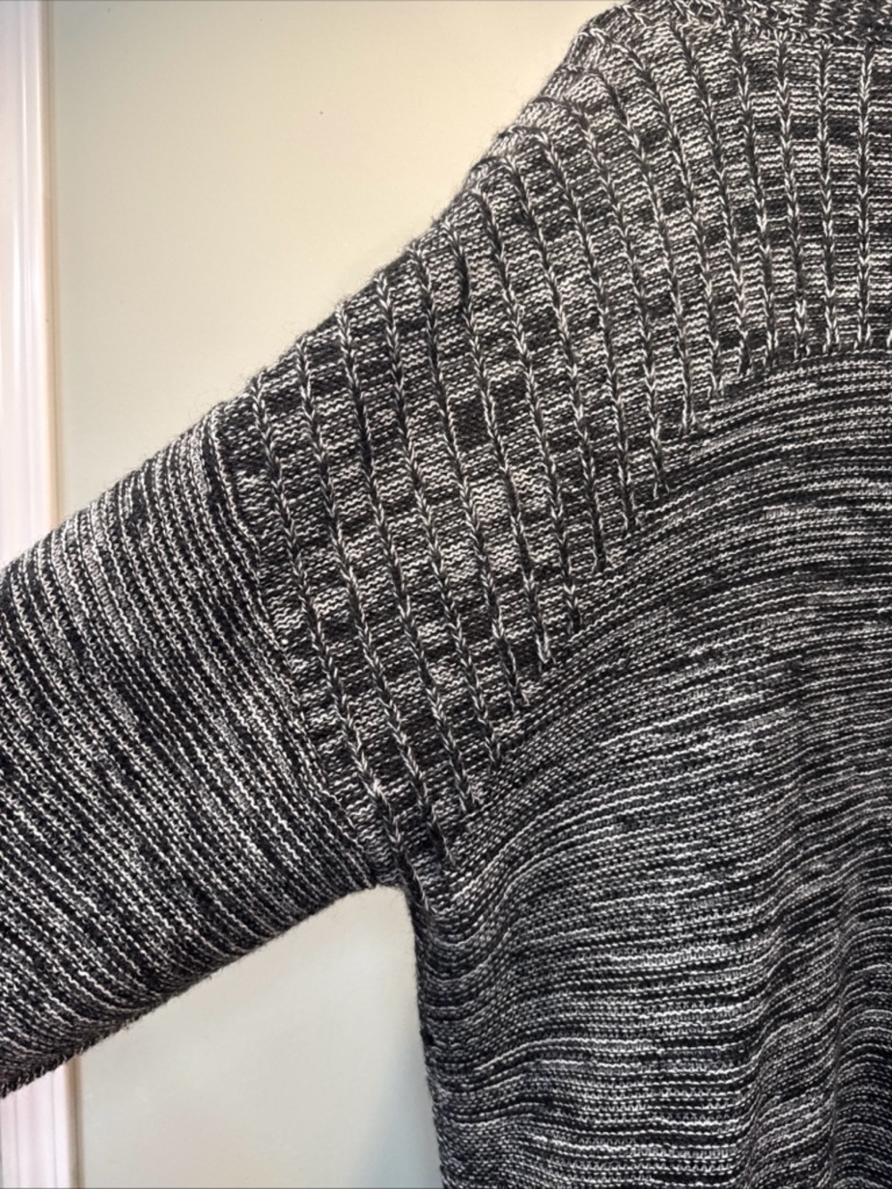 Simply Vera Wang XL Black & White Sweater Wrap Pockets Long Sleeve EUC - Picture 7 of 9